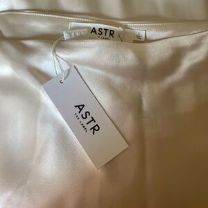 Astr the Label Satin skirt in Cream